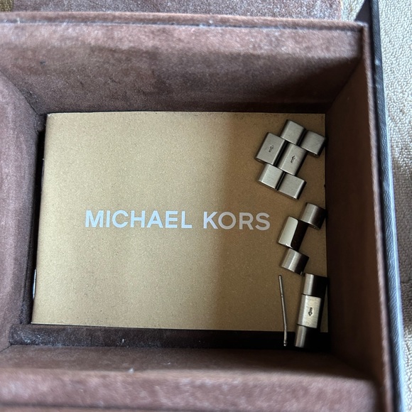 MICHAEL KORS Watch Hunger Stop Silver-Tone Stainless Steel MK8314 Watch. Unisex - Picture 10 of 10